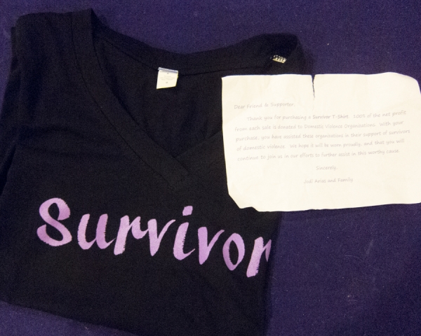 Jodi Arias Survivor T-shirt with note